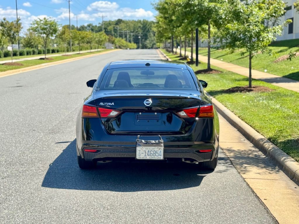 2019 Nissan Altima Image 10