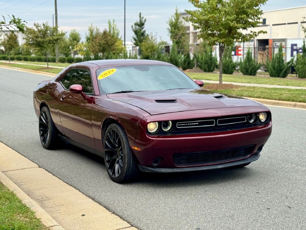 2019 Dodge Challenger Image 2