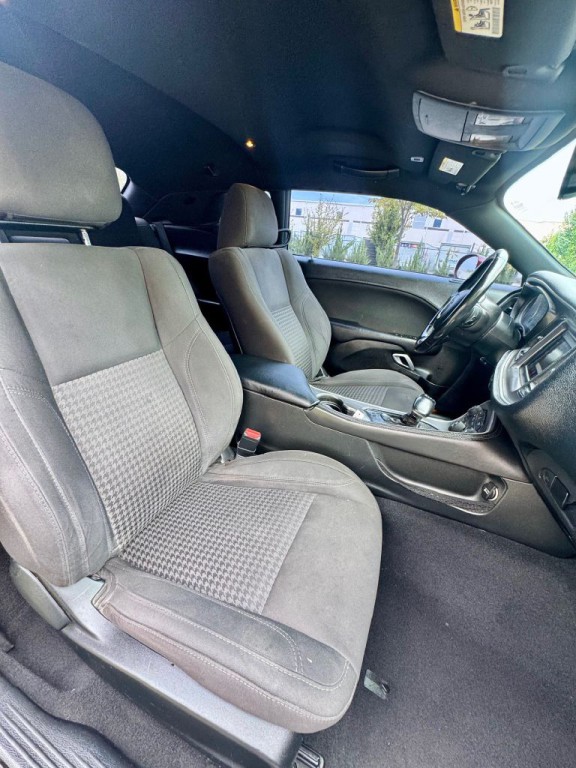 2019 Dodge Challenger Image 8