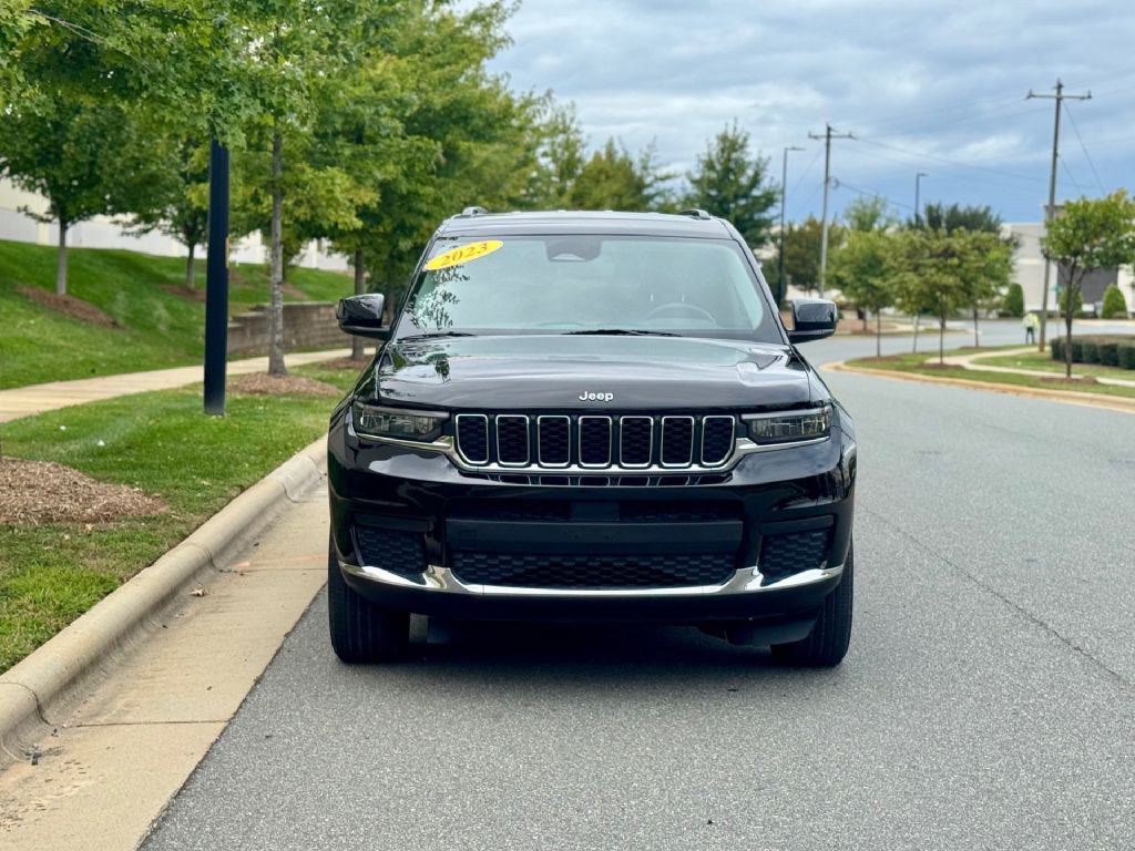 2023 Jeep Grand Cherokee Image 1