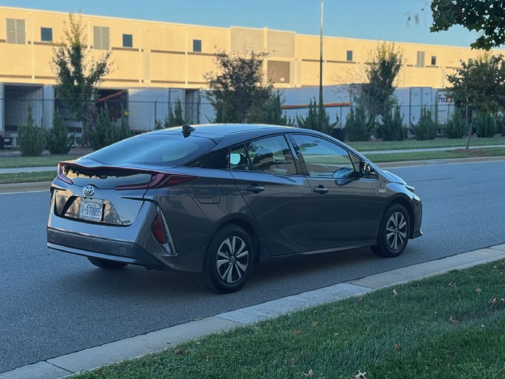 2018 Toyota Prius Image 12