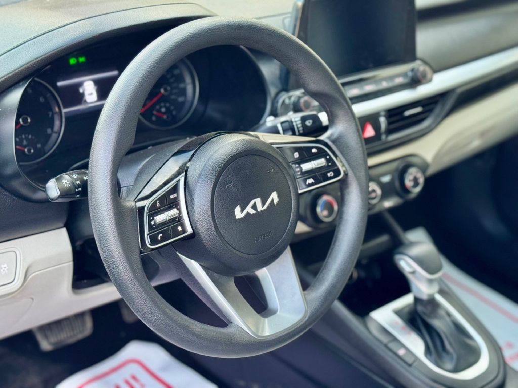 2023 Kia Forte Image 9