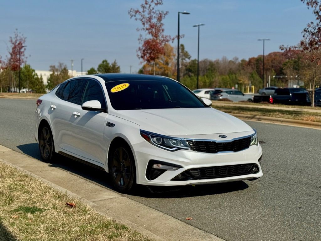 2019 Kia Optima Image 2