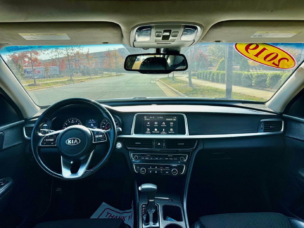 2019 Kia Optima Image 8