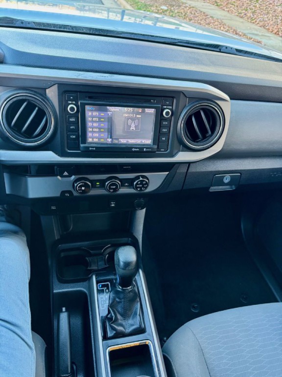 2018 Toyota Tacoma Image 6