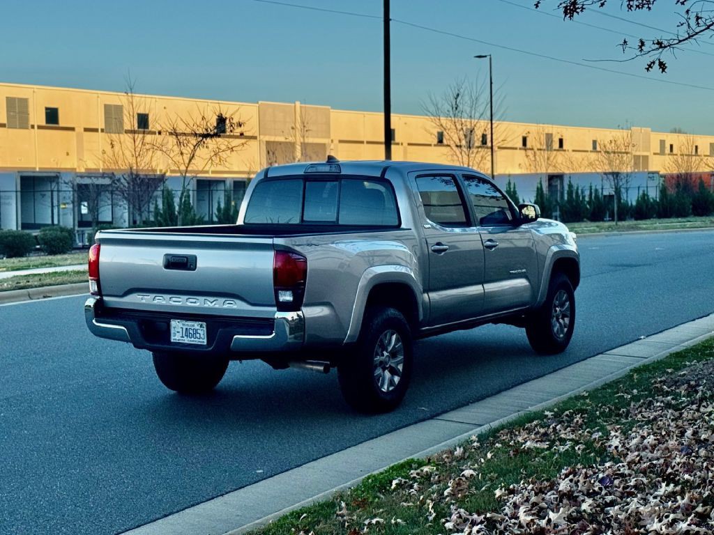 2018 Toyota Tacoma Image 12