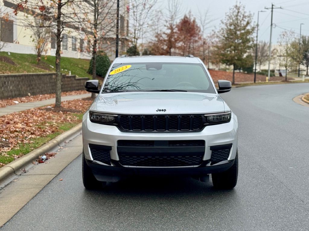 2023 Jeep Grand Cherokee Image 1