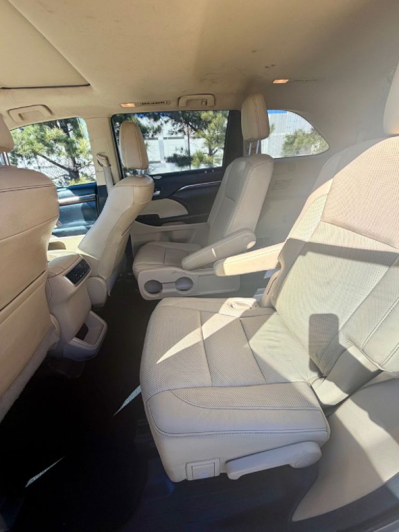 2014 Toyota Highlander Image 9