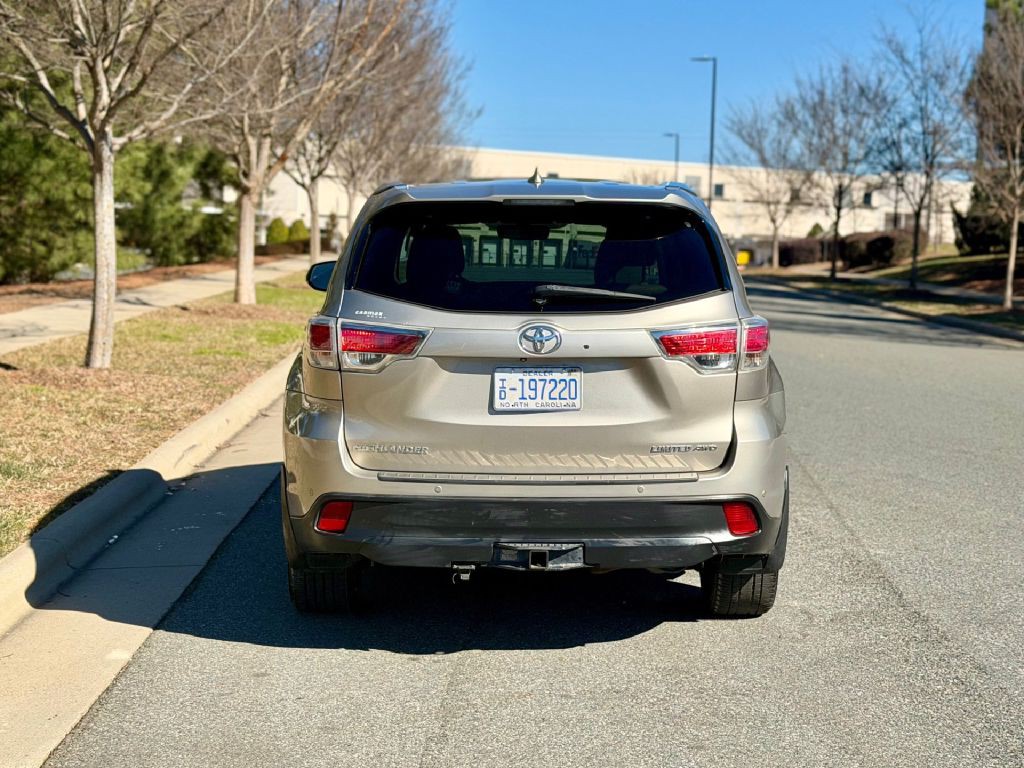 2014 Toyota Highlander Image 12