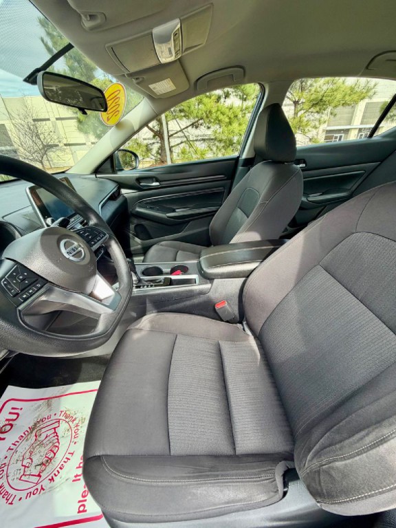 2020 Nissan Altima Image 8