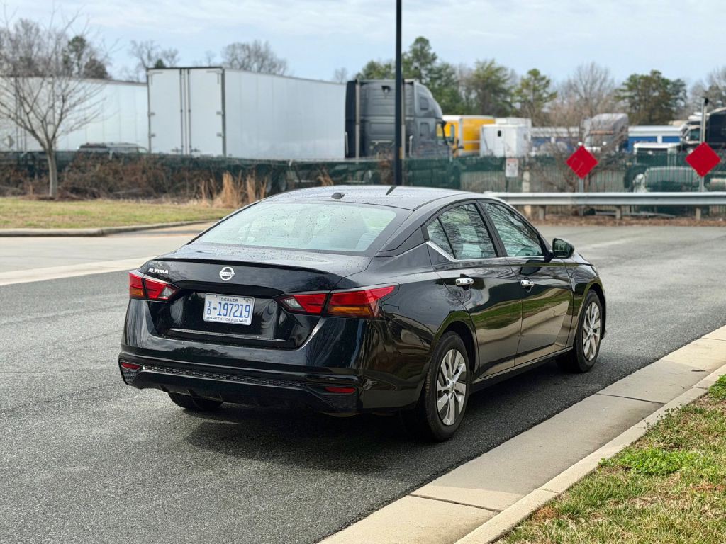 2020 Nissan Altima Image 11