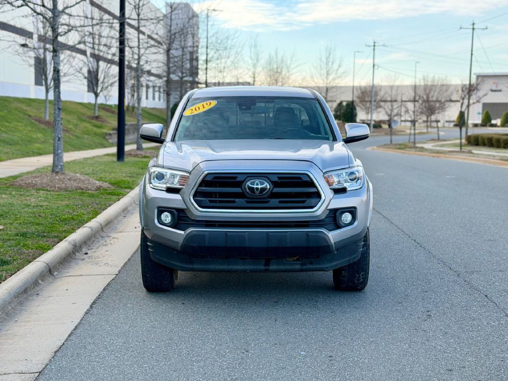 2019 Toyota Tacoma Image 1