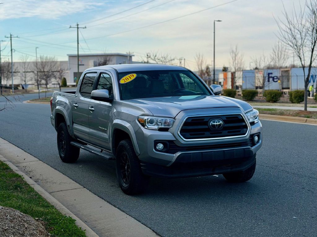 2019 Toyota Tacoma Image 2
