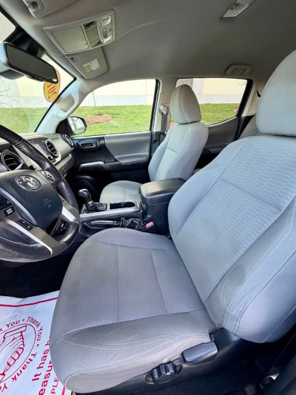 2019 Toyota Tacoma Image 9