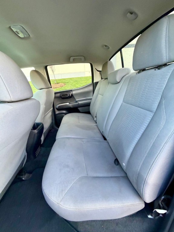 2019 Toyota Tacoma Image 10