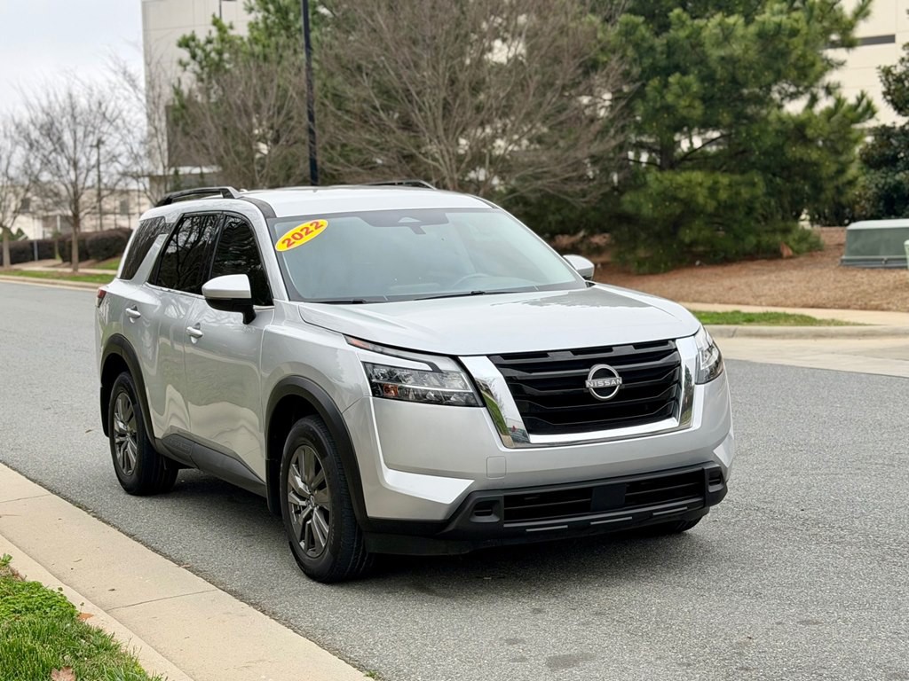 2022 Nissan Pathfinder Image 2