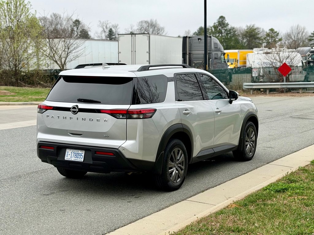 2022 Nissan Pathfinder Image 12