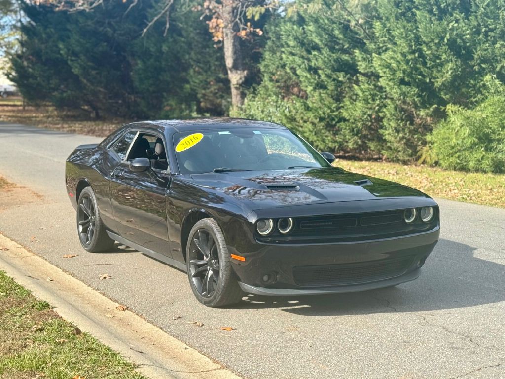 2016 Dodge Challenger Image 2