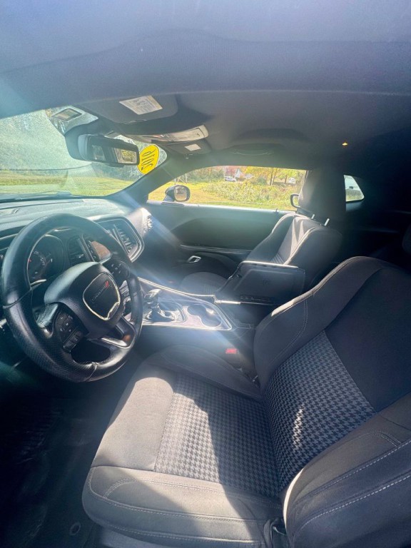 2016 Dodge Challenger Image 4