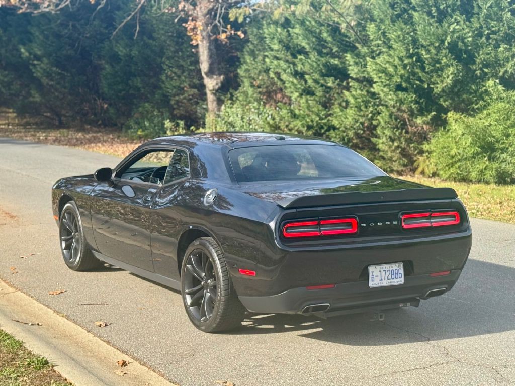 2016 Dodge Challenger Image 10