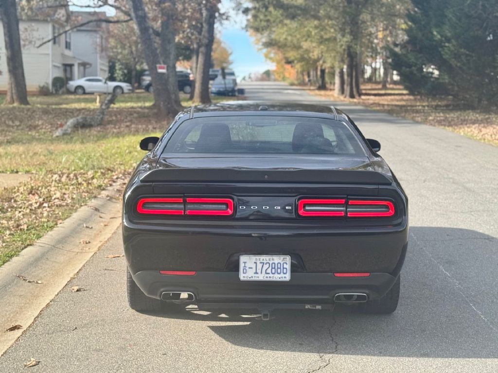 2016 Dodge Challenger Image 11