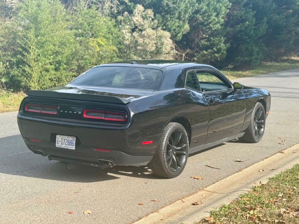 2016 Dodge Challenger Image 12