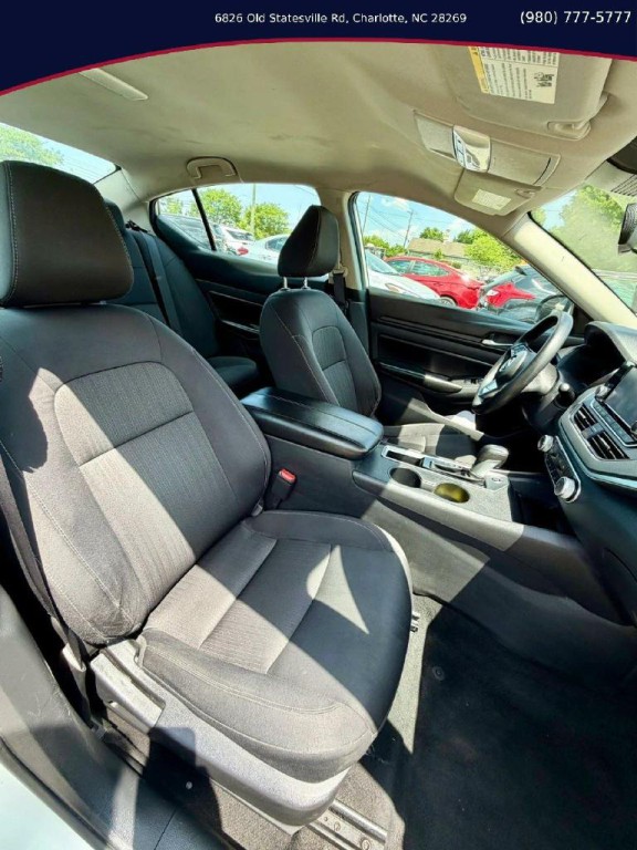2022 Nissan Altima Image 8