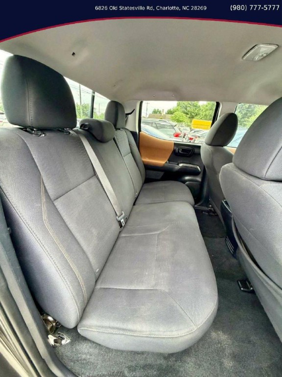 2018 Toyota Tacoma Image 8