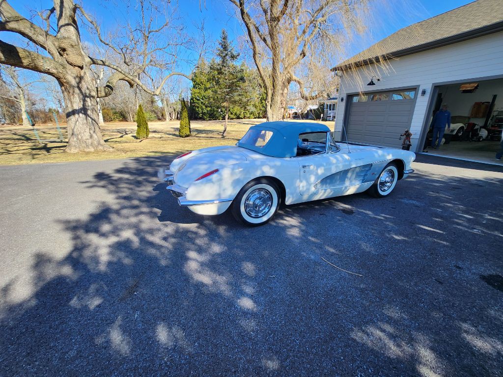 1960 Chevrolet Corvette Image 4