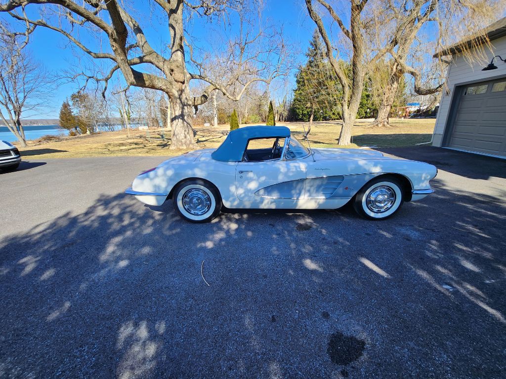 1960 Chevrolet Corvette Image 5
