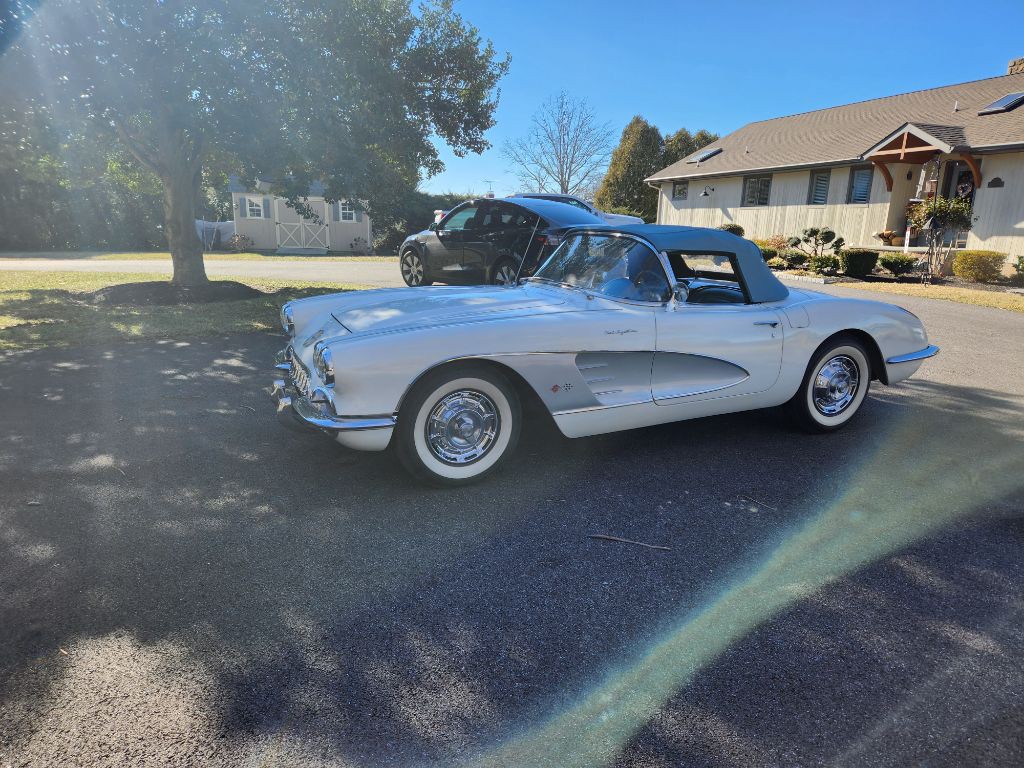 1960 Chevrolet Corvette Image 9