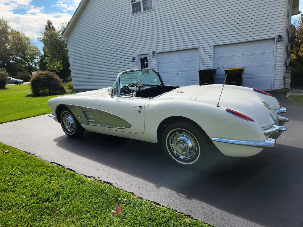 1960 Chevrolet Corvette Image 3