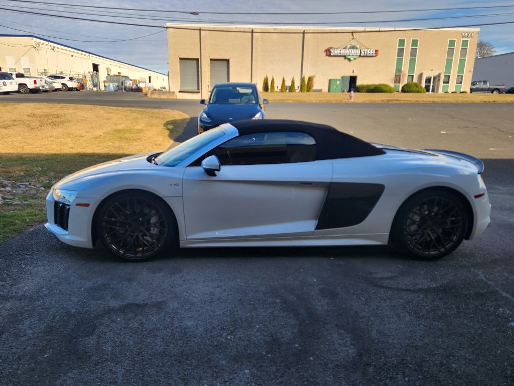 2017 Audi R8 Image 2