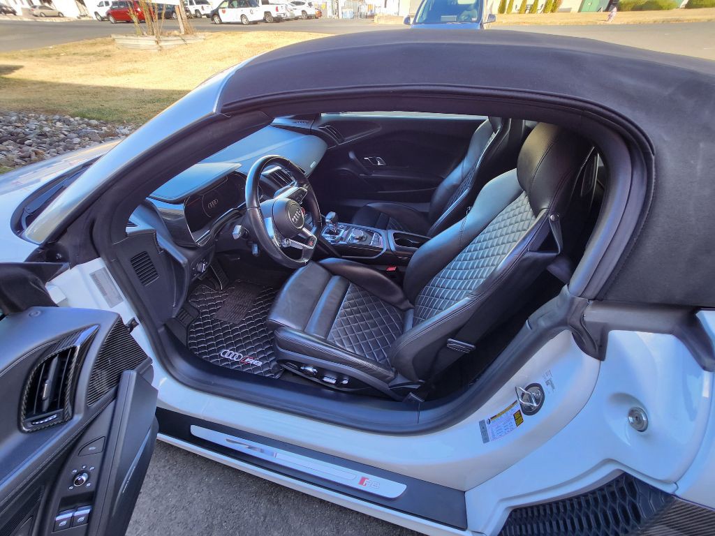 2017 Audi R8 Image 11