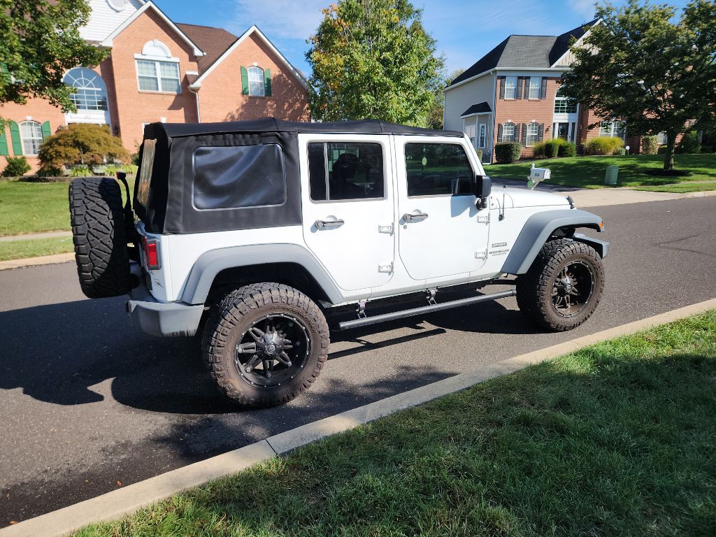 2017 Jeep Wrangler Unlimited Image 3