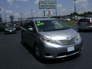 Image for 2017 Toyota Sienna LE ID: 6623407