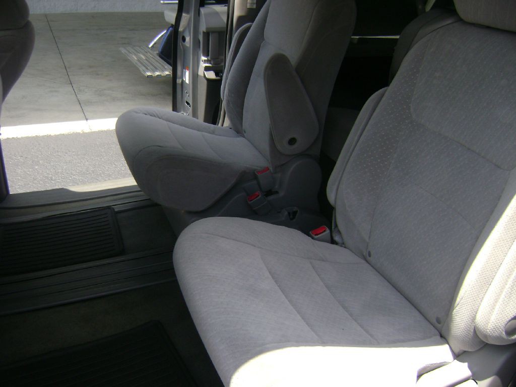2017 Toyota Sienna Image 13