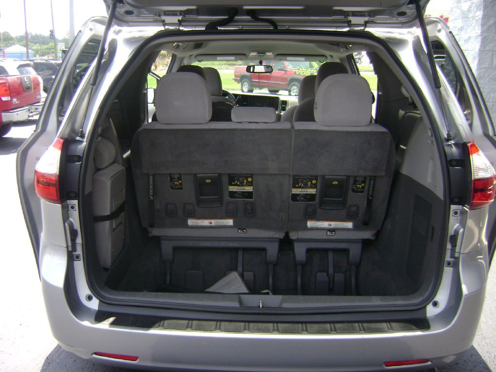 2017 Toyota Sienna Image 15