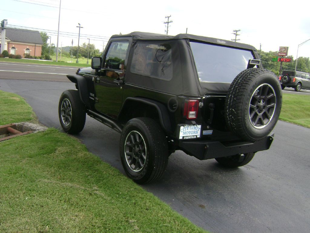 2010 Jeep Wrangler Image 6