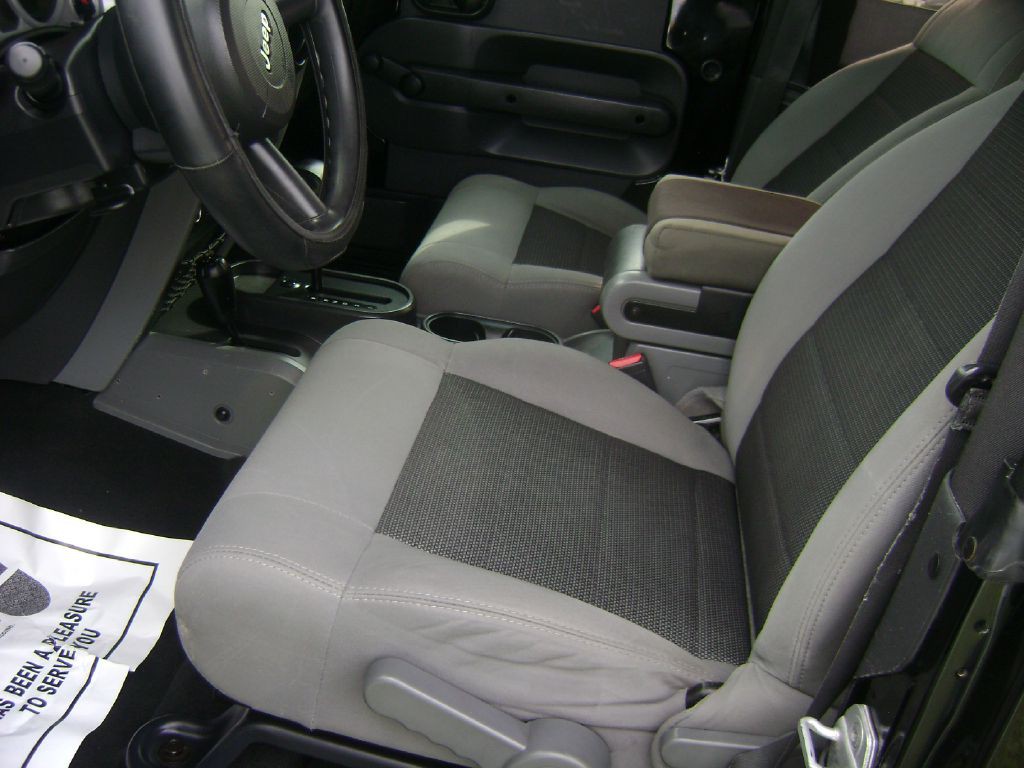 2010 Jeep Wrangler Image 11