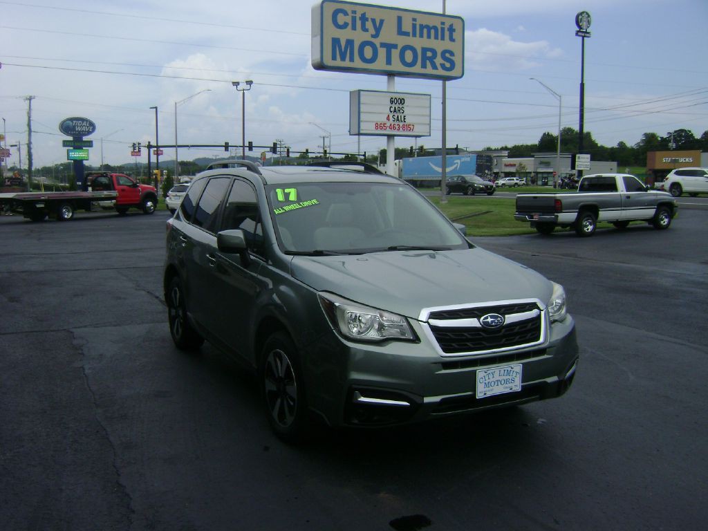 2017 Subaru Forester Image 1