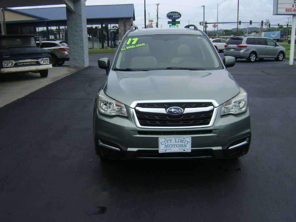 2017 Subaru Forester Image 2