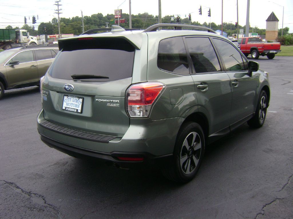 2017 Subaru Forester Image 7