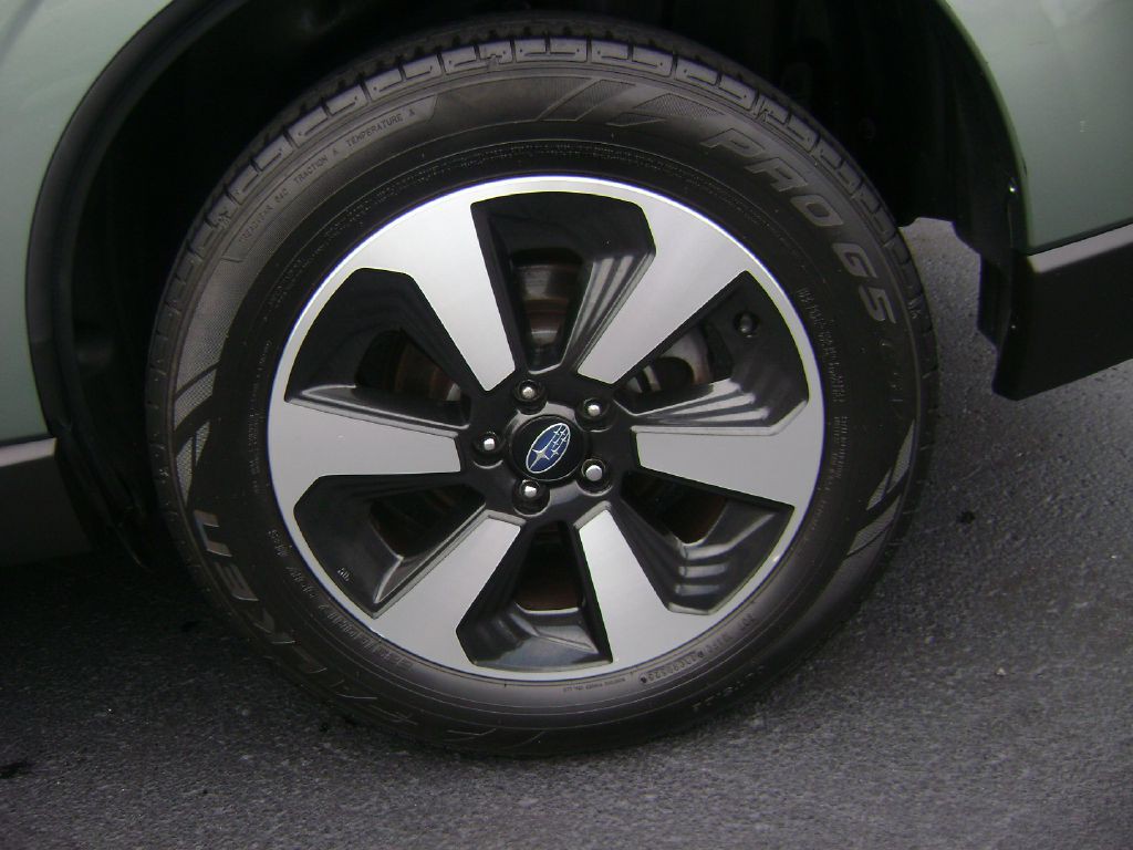 2017 Subaru Forester Image 18