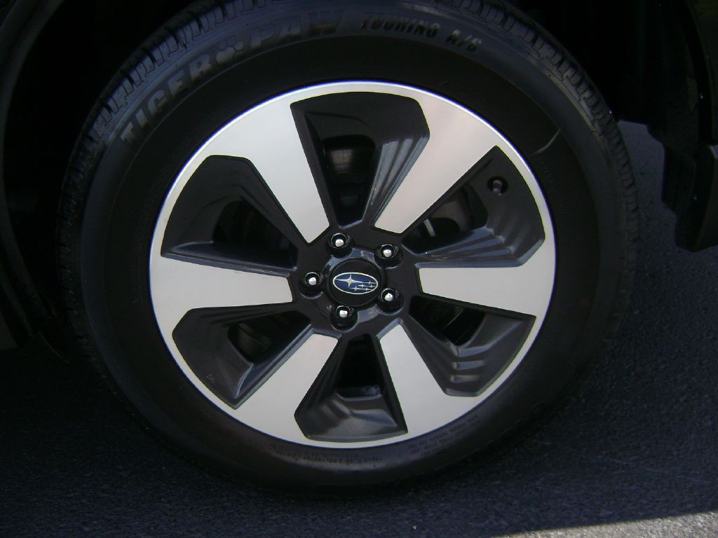 2018 Subaru Forester Image 16