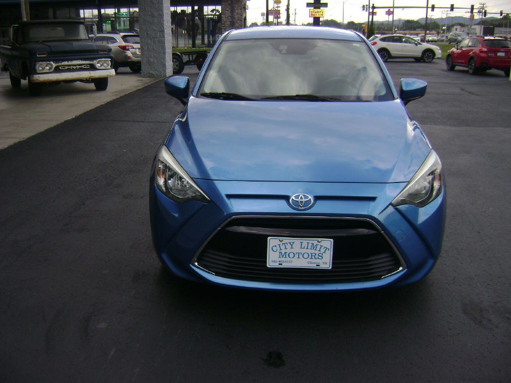 2017 Toyota Yaris Image 2