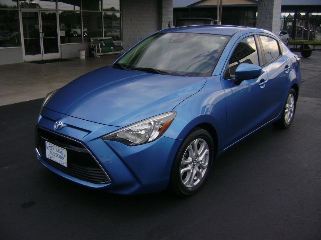 2017 Toyota Yaris Image 3