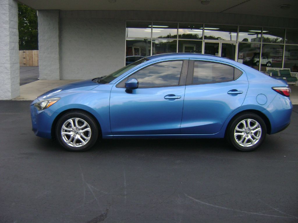 2017 Toyota Yaris Image 4