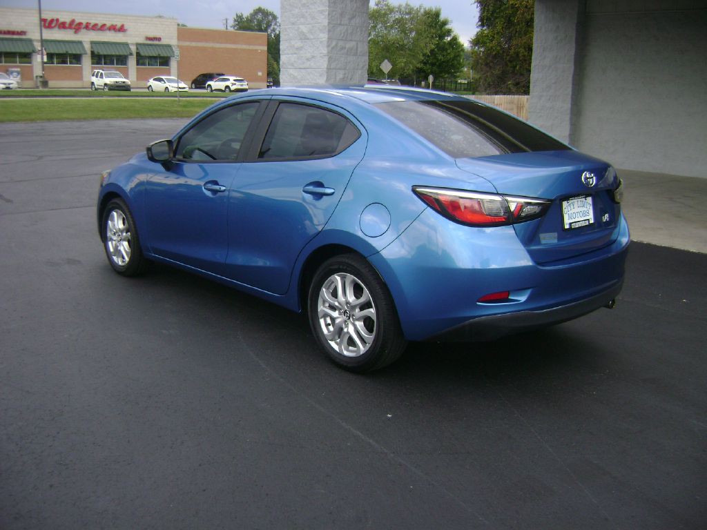 2017 Toyota Yaris Image 5