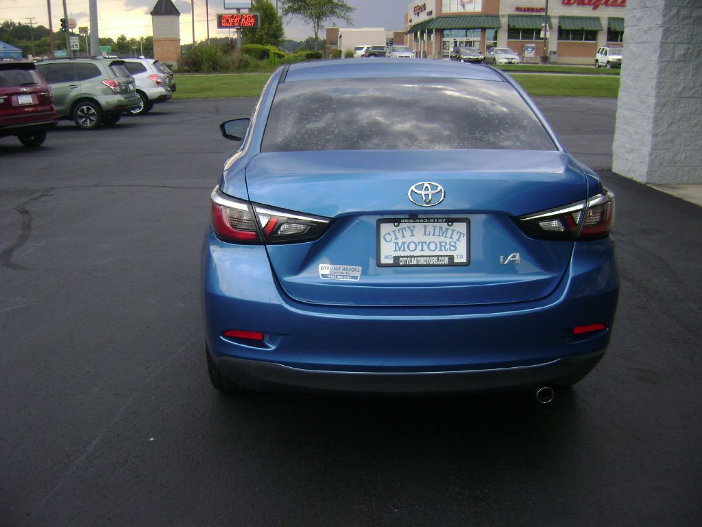 2017 Toyota Yaris Image 6